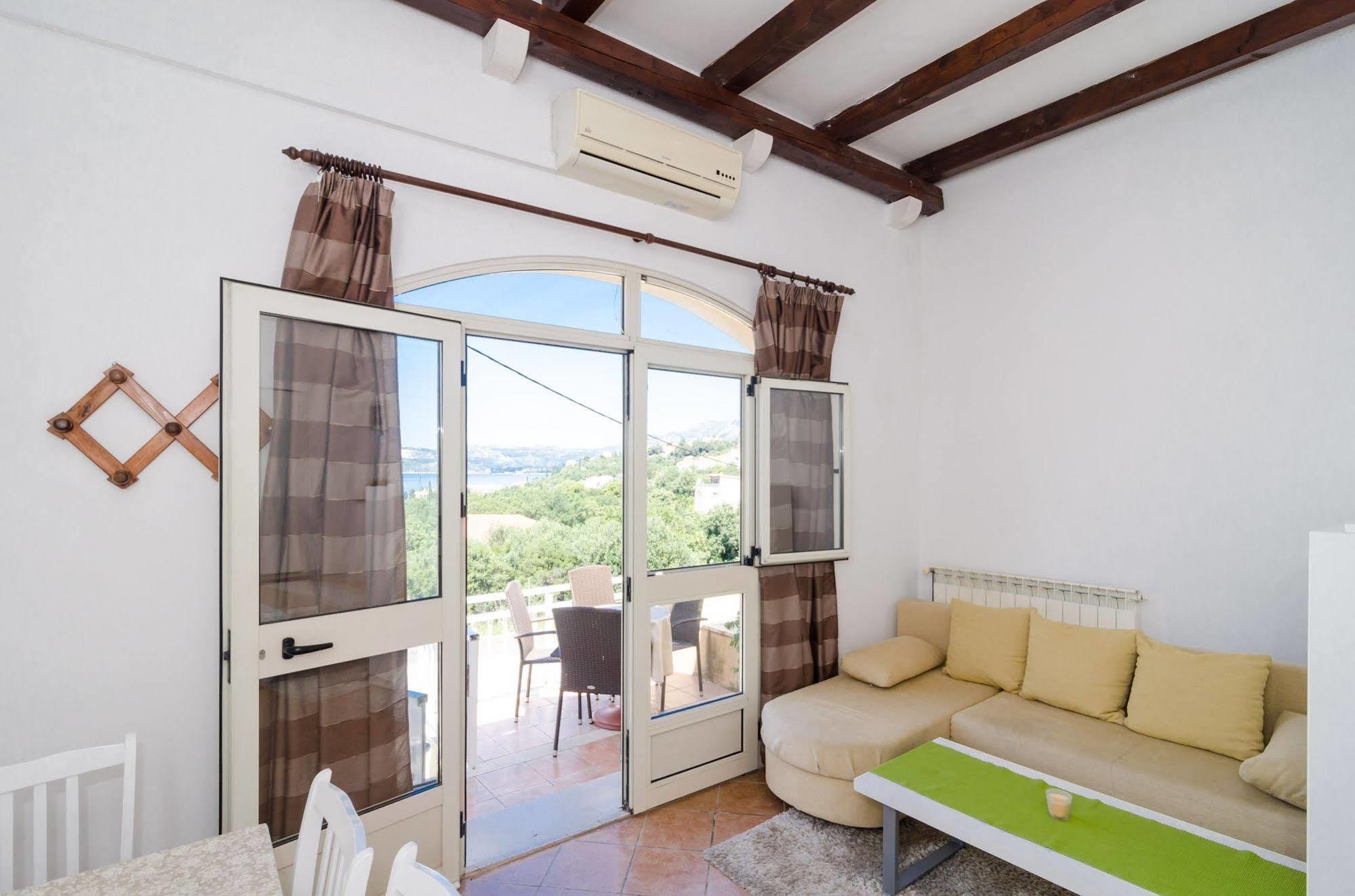 Apartment Arka *