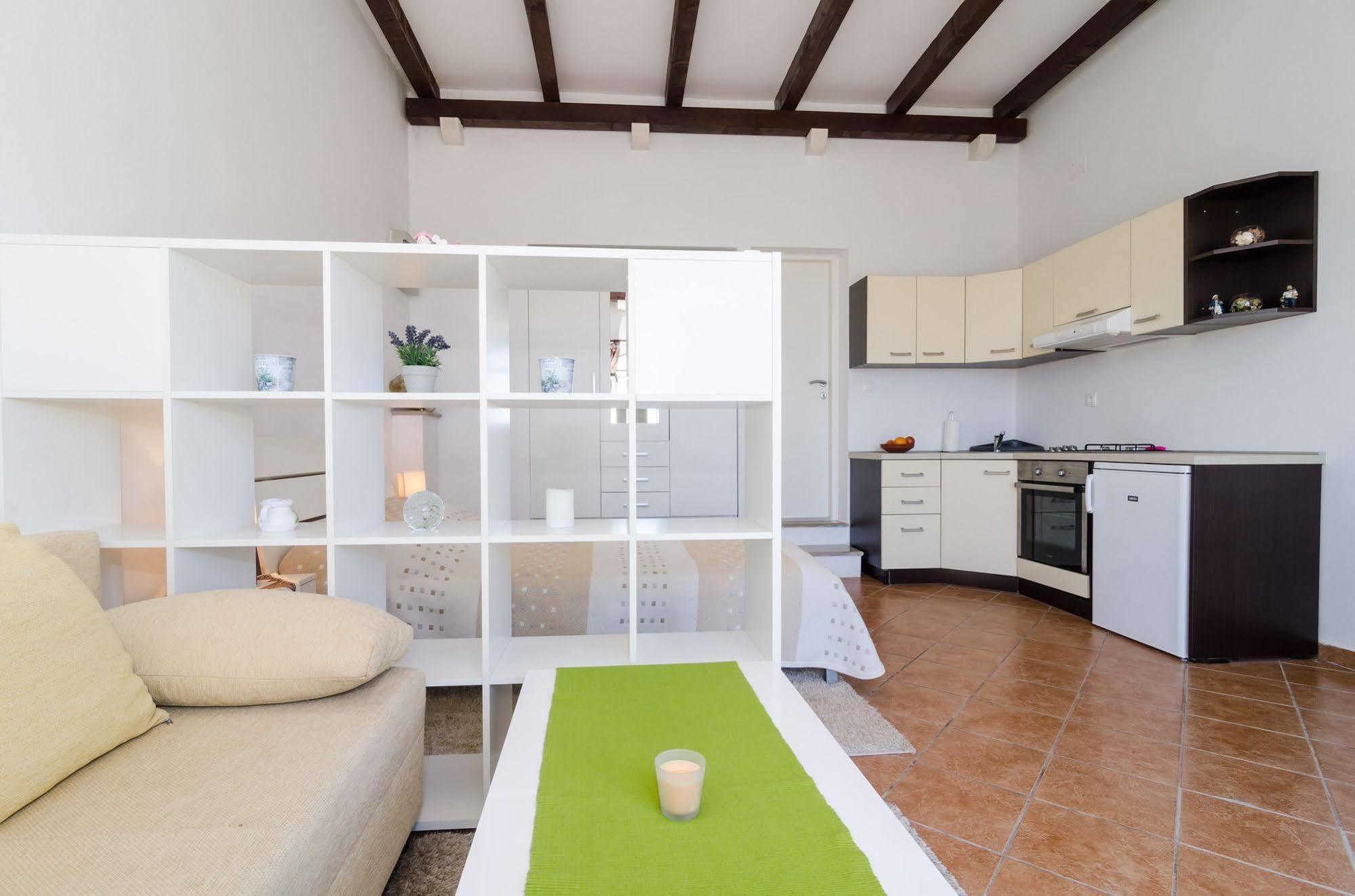 Arka Apartment *
